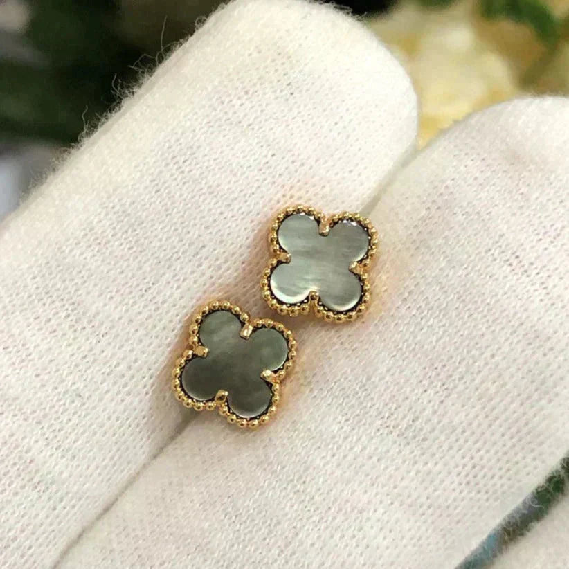 [Glimmer]CLOVER MINI 9.5MM GRAY MOP EARRINGS
