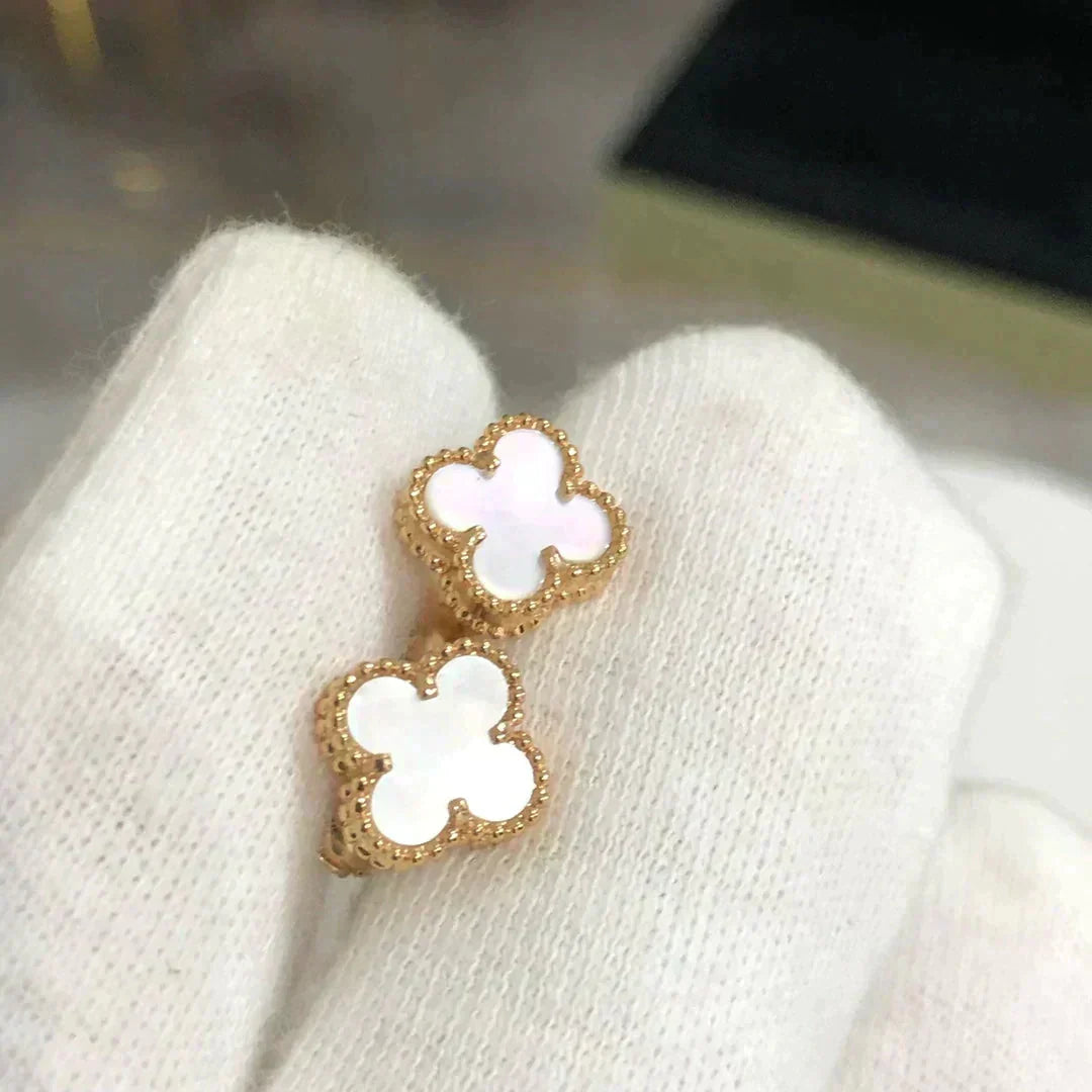 [Glimmer]CLOVER MINI 9.5MM WHITE MOP EARRINGS