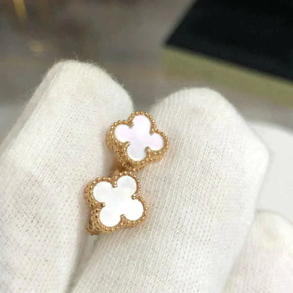 [Glimmer]CLOVER MINI 9.5MM WHITE MOP EARRINGS