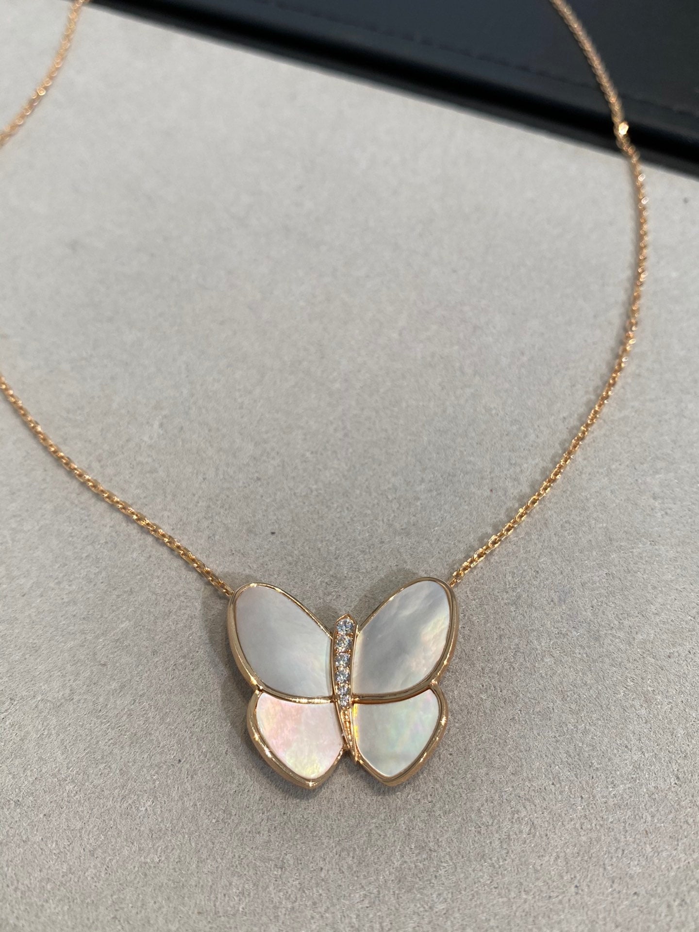 [Glimmer]BUTTERFLY GOLD MOP DIAMOND NECKLACE