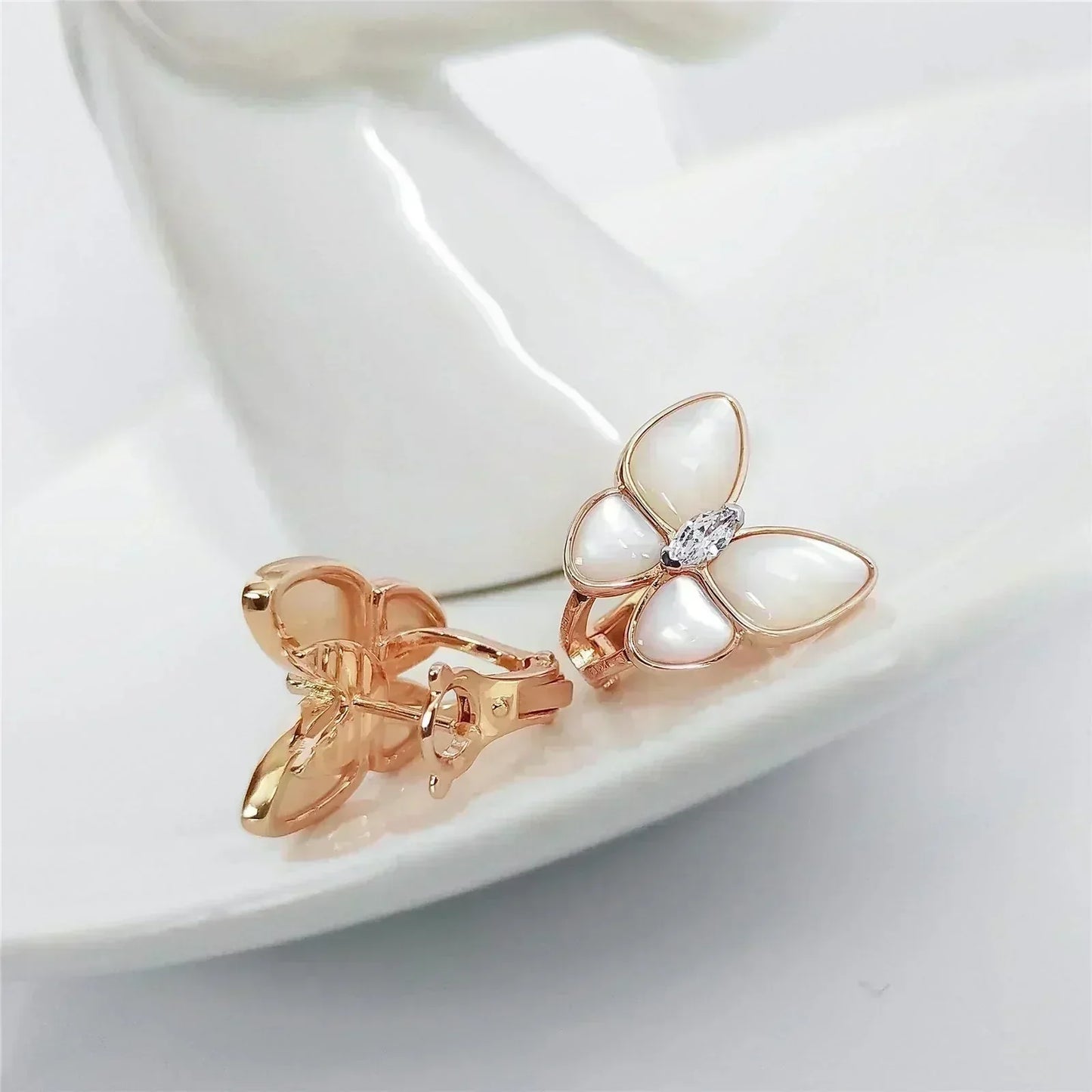 [Glimmer]BUTTERFLY MOP DIAMOND EARRINGS