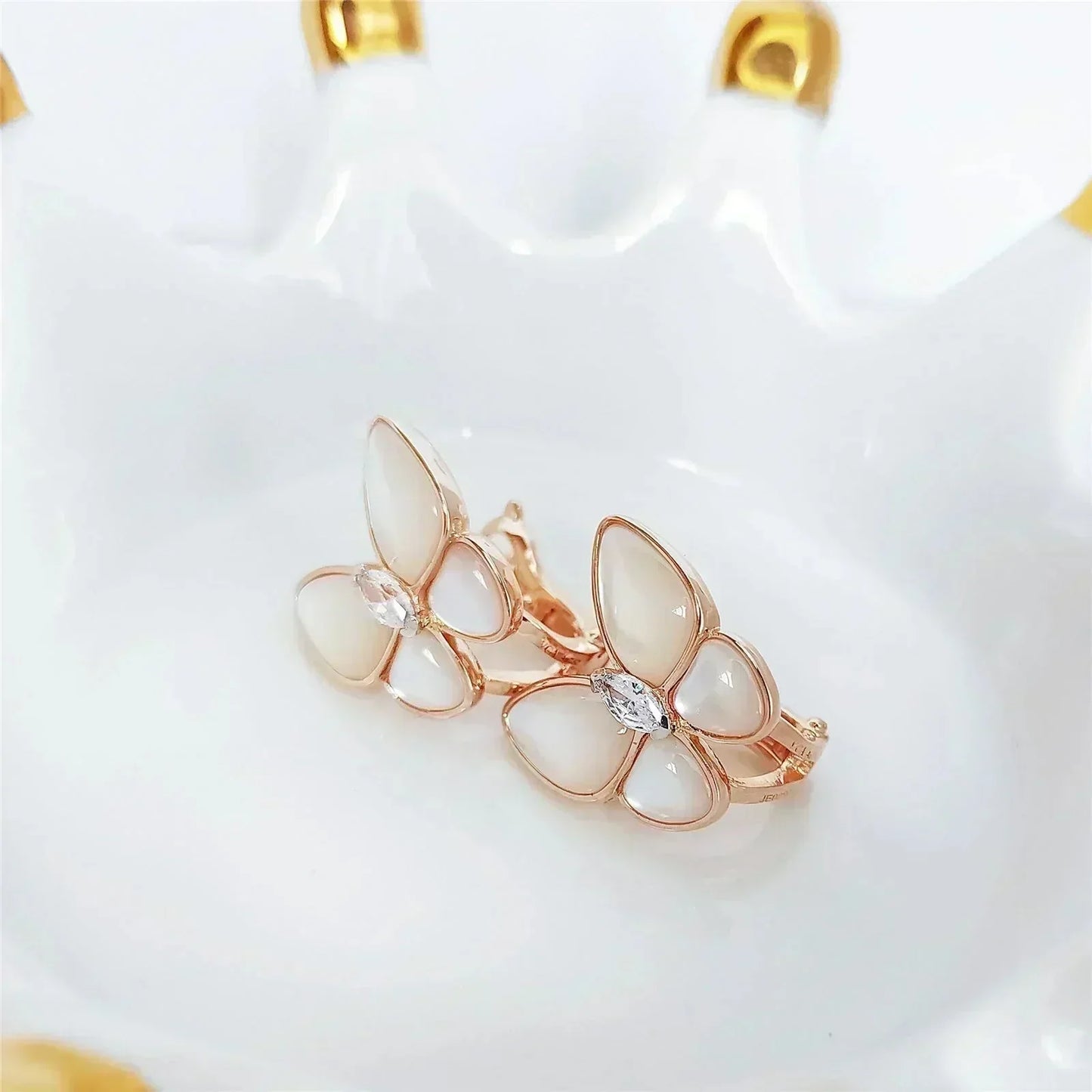 [Glimmer]BUTTERFLY MOP DIAMOND EARRINGS