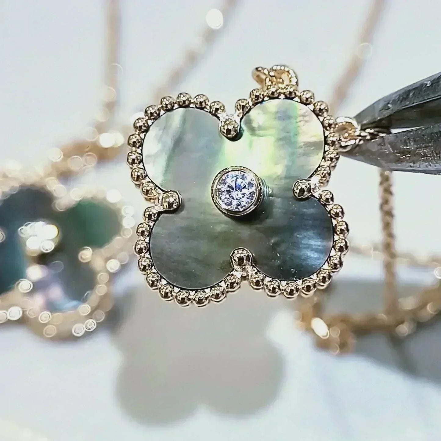 [Glimmer]CLOVER 15MM DIAMOND AND MOTHER-OF-GREY NECKLACE