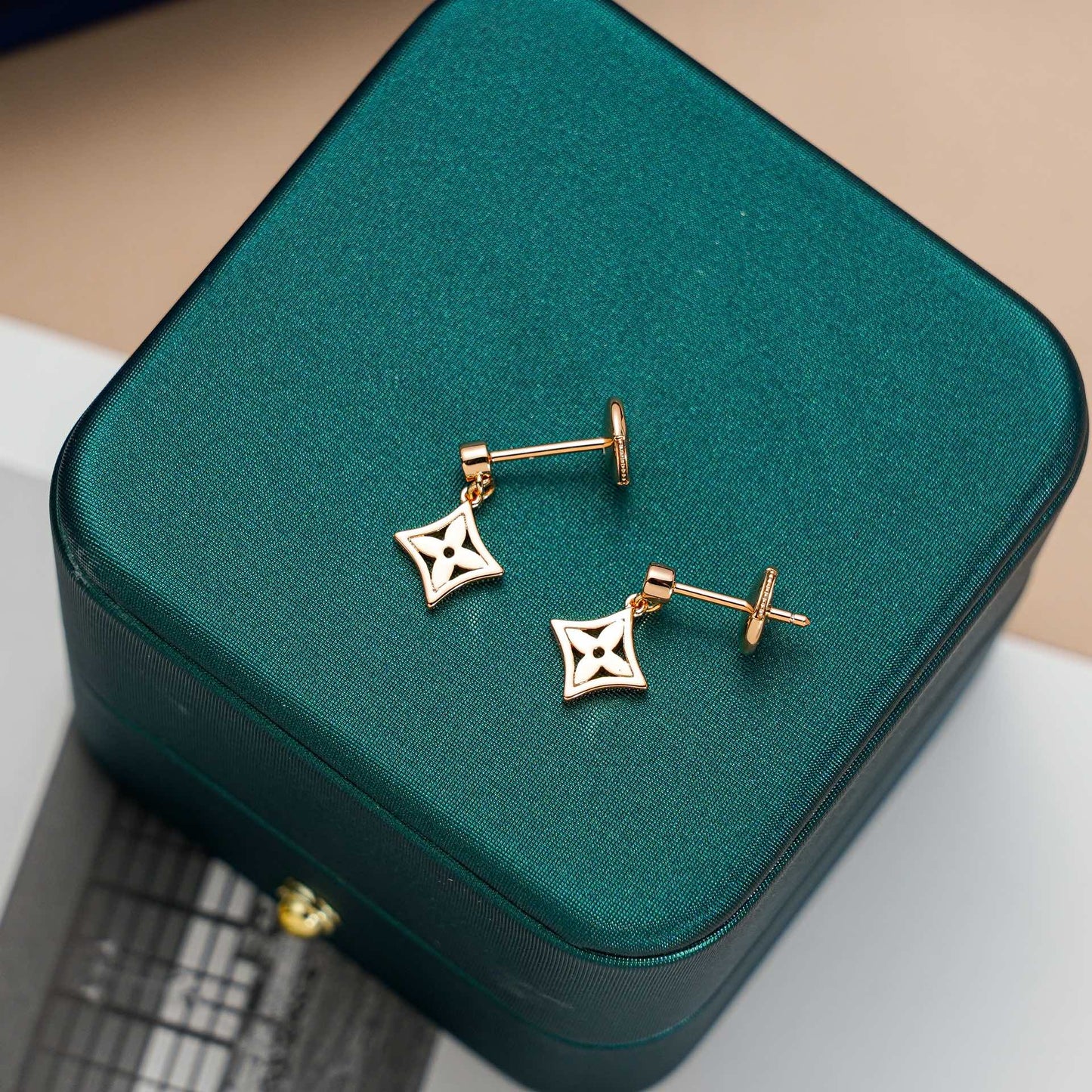 [Glimmer]STAR EARRINGS GOLD