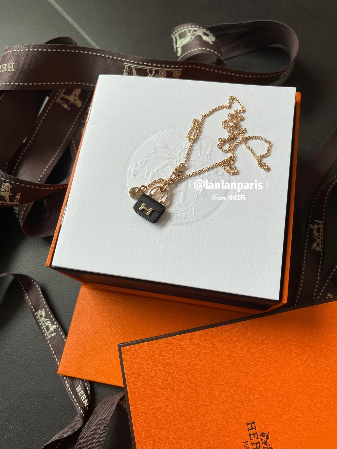 [Glimmer]CONSTANCE BLACK PEDANT PINK GOLD NECKLACE