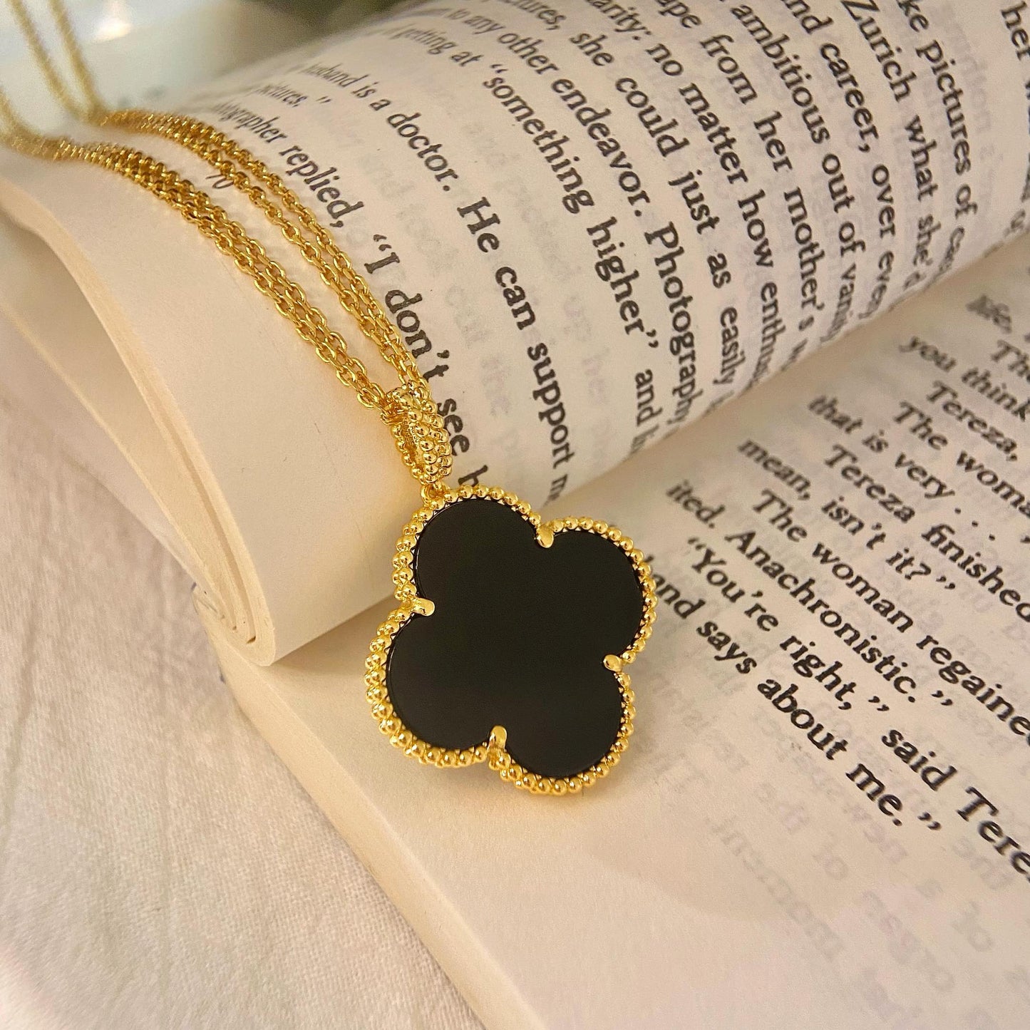 [Glimmer]CLOVER 25MM NECKLACE GOLD ONYX