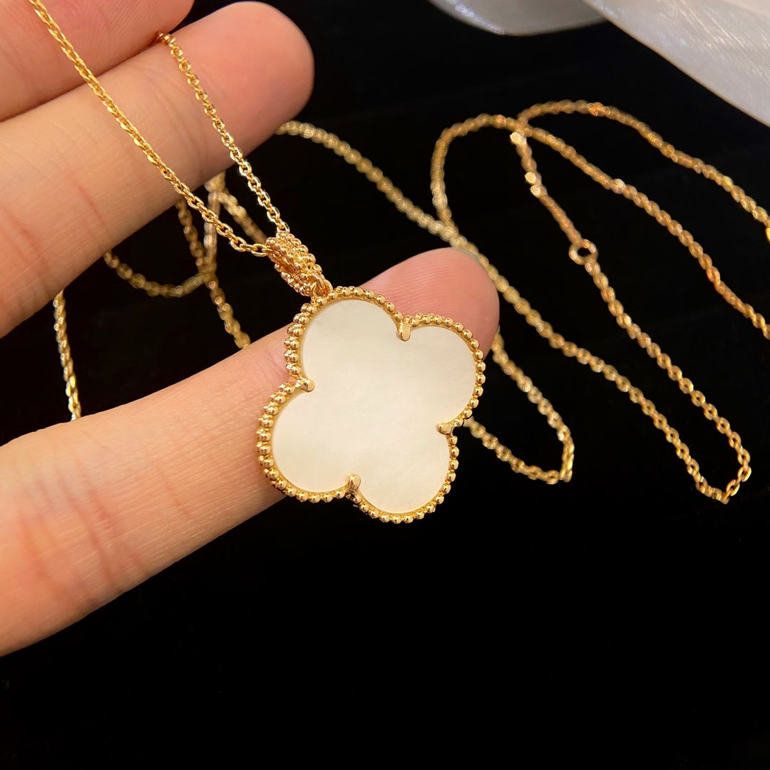 [Glimmer]CLOVER 25MM MOP LARGE PENDANT NECKLACE