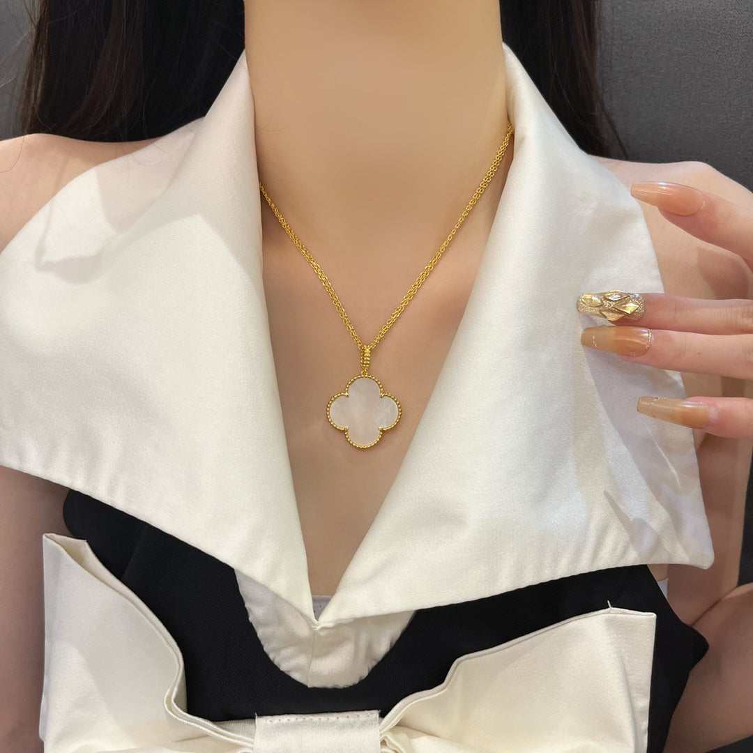 [Glimmer]CLOVER 25MM MOP LARGE PENDANT NECKLACE