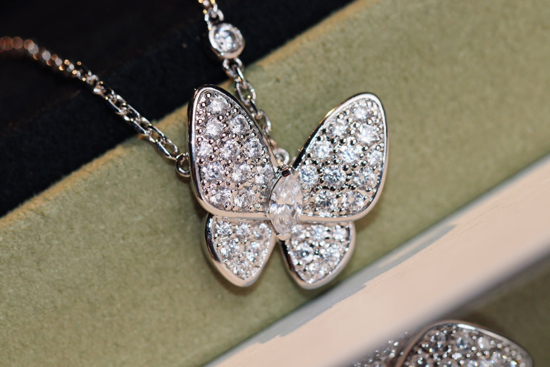 [Glimmer]BUTTERFLY DIAMOND NECKLACE