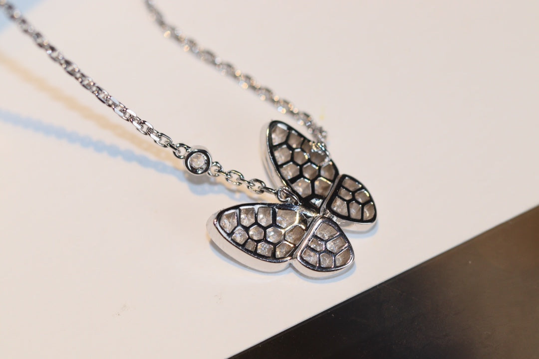 [Glimmer]BUTTERFLY DIAMOND NECKLACE