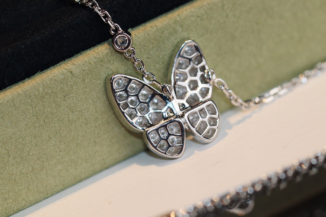 [Glimmer]BUTTERFLY DIAMOND NECKLACE