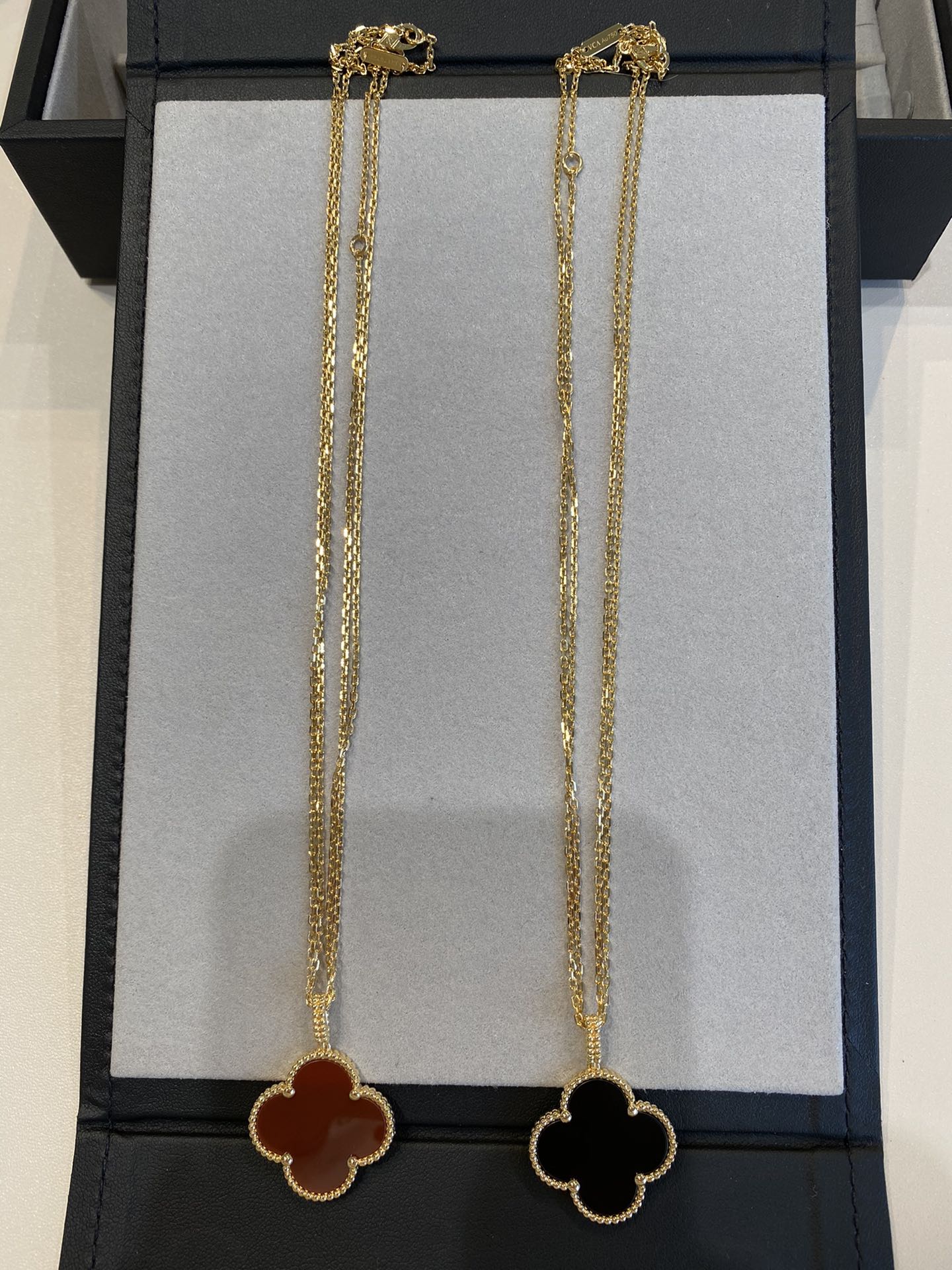 [Glimmer]CLOVER 25MM NECKLACE GOLD CARNELIAN