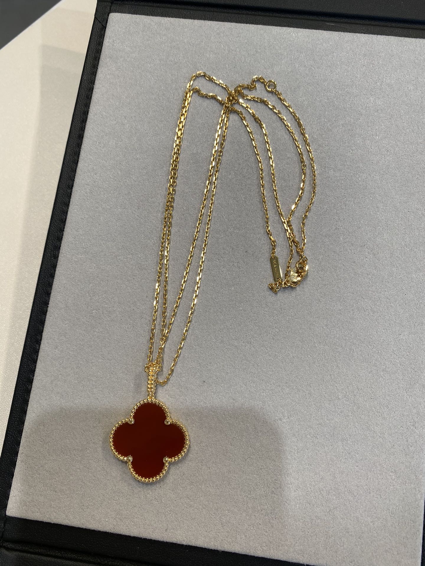 [Glimmer]CLOVER 25MM NECKLACE GOLD CARNELIAN