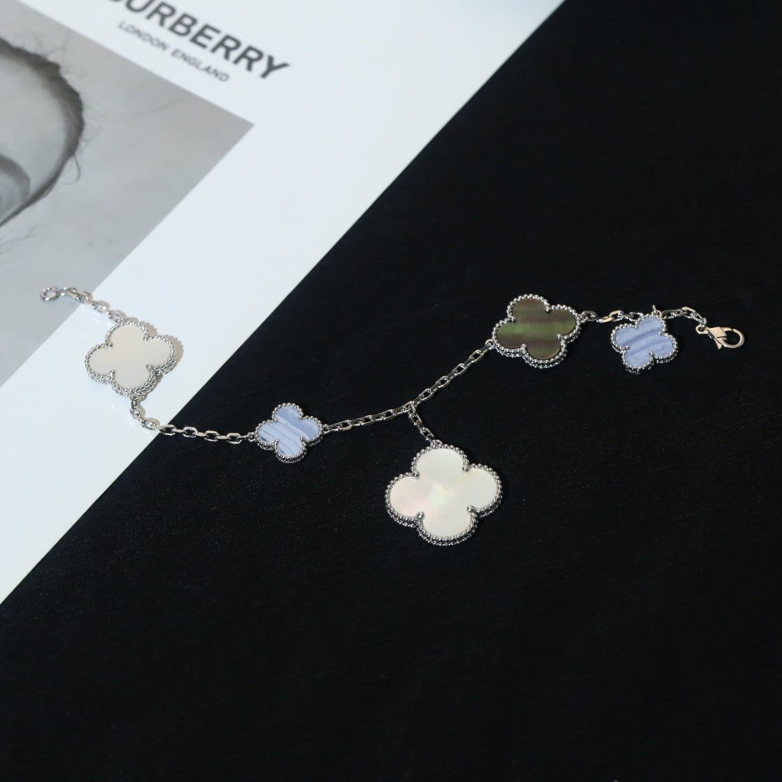 [Glimmer]CLOVER BRACELET 5 MOTIFS MOP CHALCEDONY SILVER