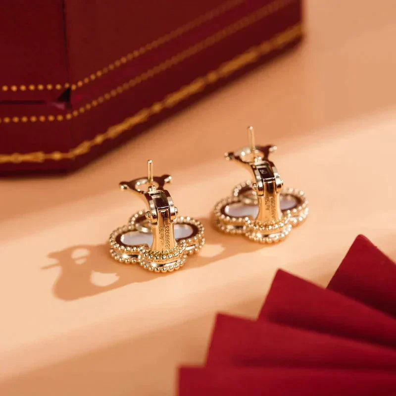 [Glimmer]CLOVER MEDIUM 1 MOTIFS  WHITE MOP STUD EARRINGS