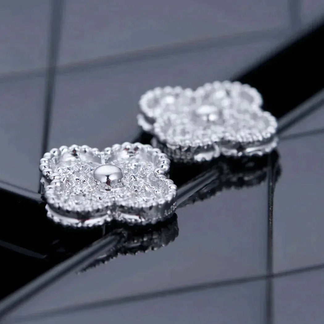 [Glimmer]CLOVER 1 MOTIFS DIAMOND STUD EARRINGS SILVER