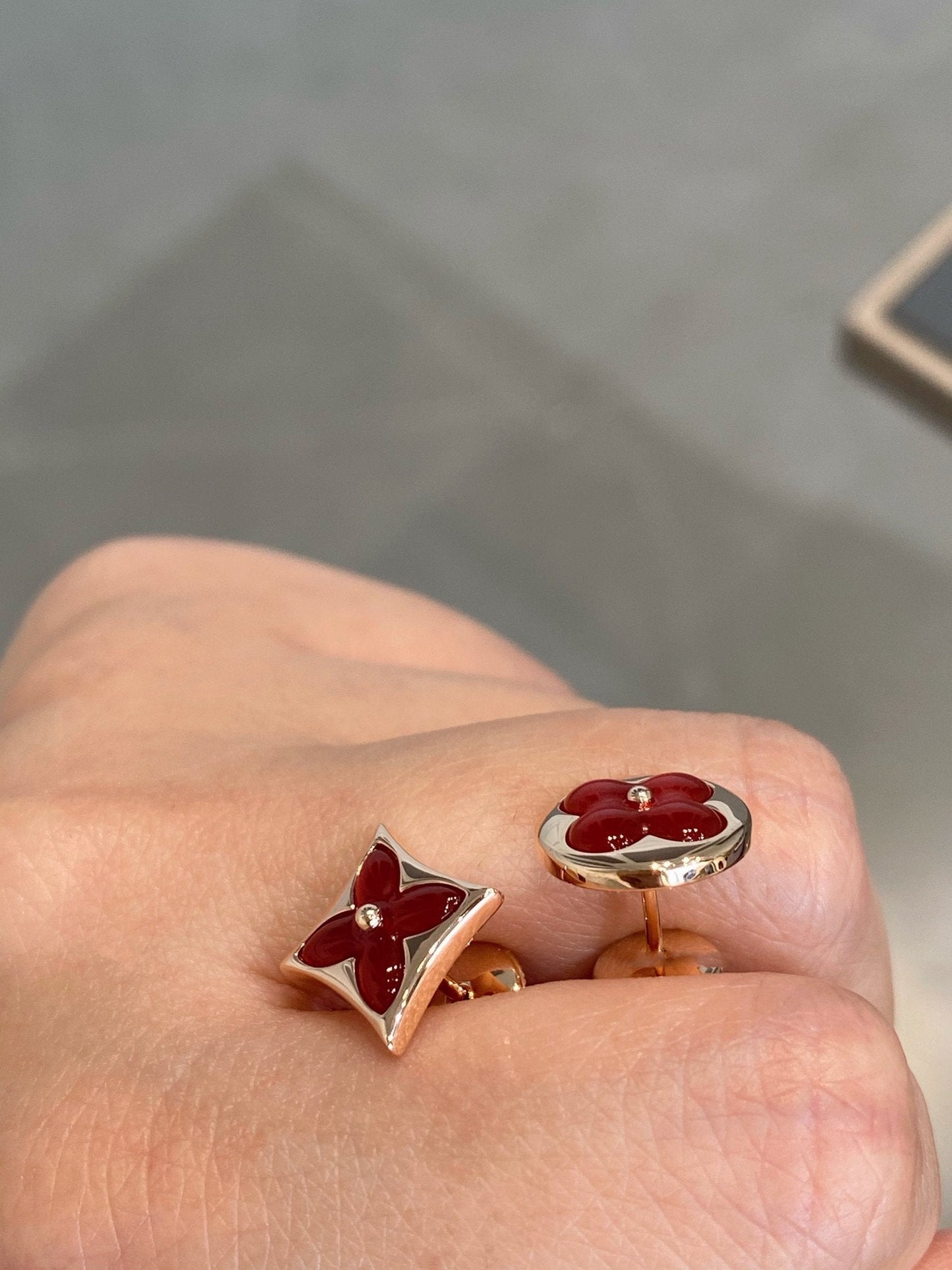 [Glimmer]STAR AND SUN PINK GOLD CARNELIAN STUD EARRINGS