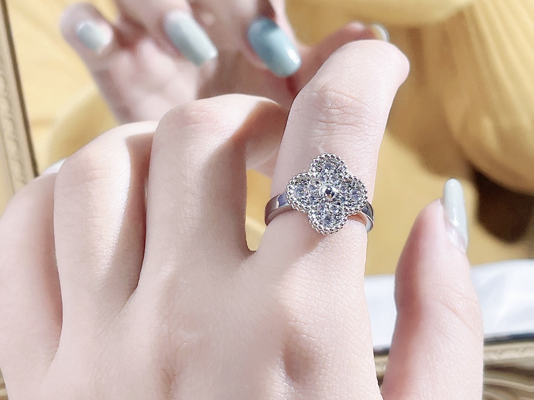 [Glimmer]CLOVER DIAMOND RING