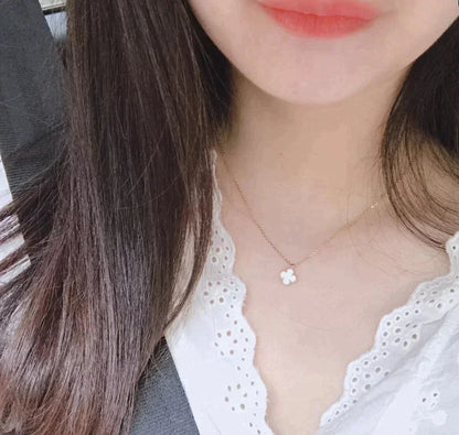[Glimmer]CLOVER MINI 9.5MM WHITE MOTHER-OF-PEARL NECKLACE