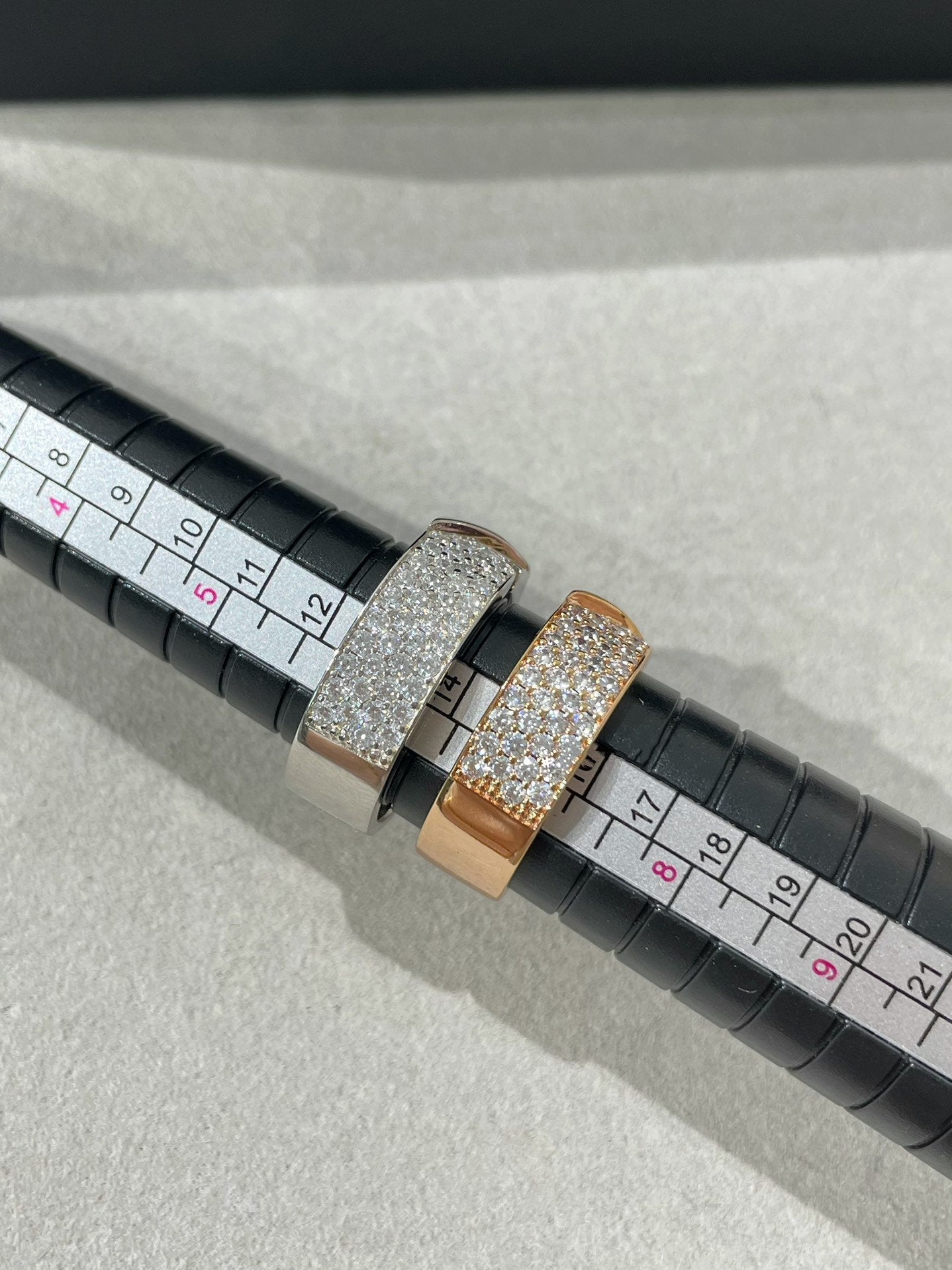[Glimmer]LIENS EVIDENCE  DIAMOND PAVED RING