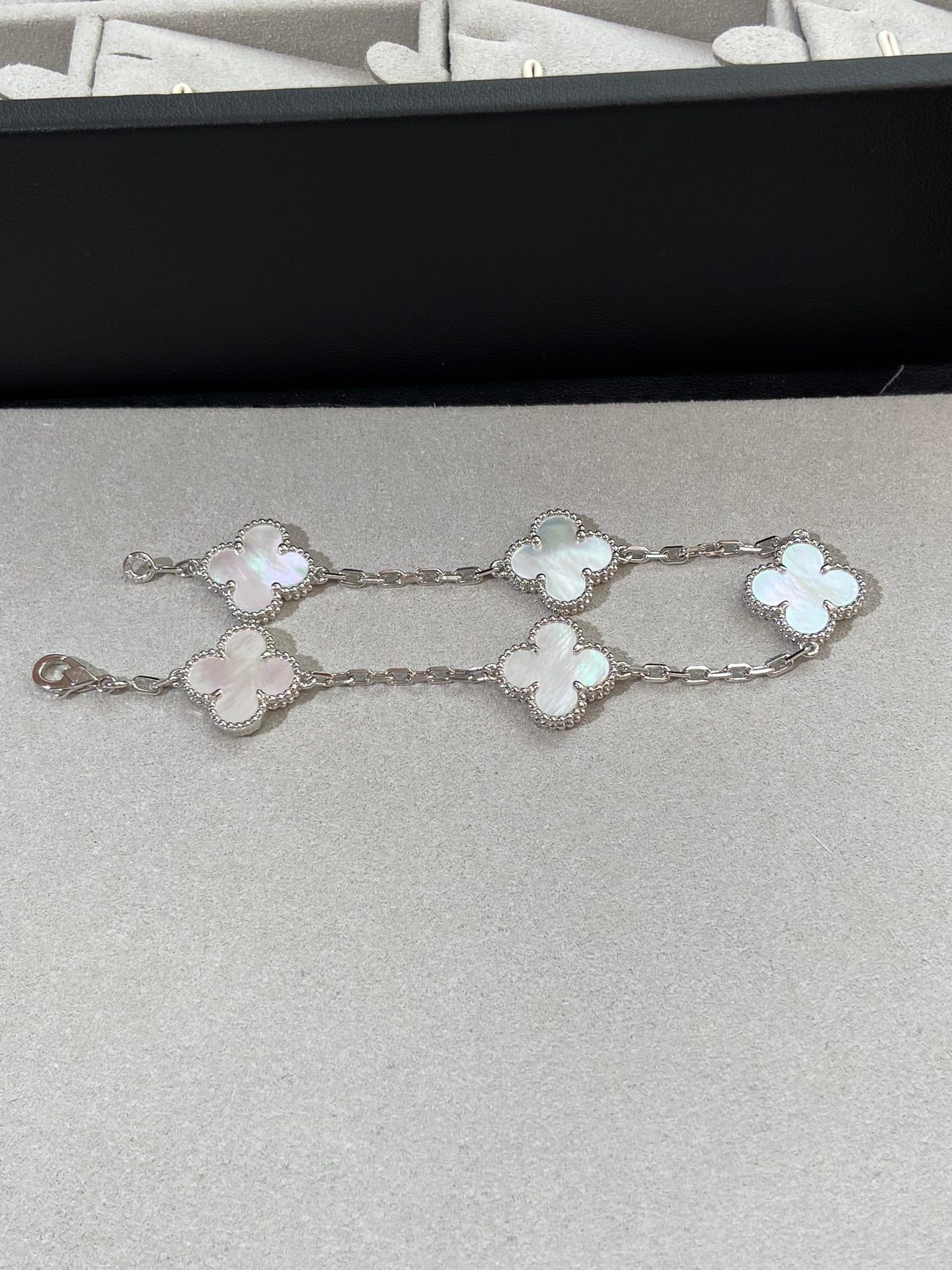 [Glimmer]CLOVER WHITE PEARL MOP 5 MOTIF BRACELET COLLECTION