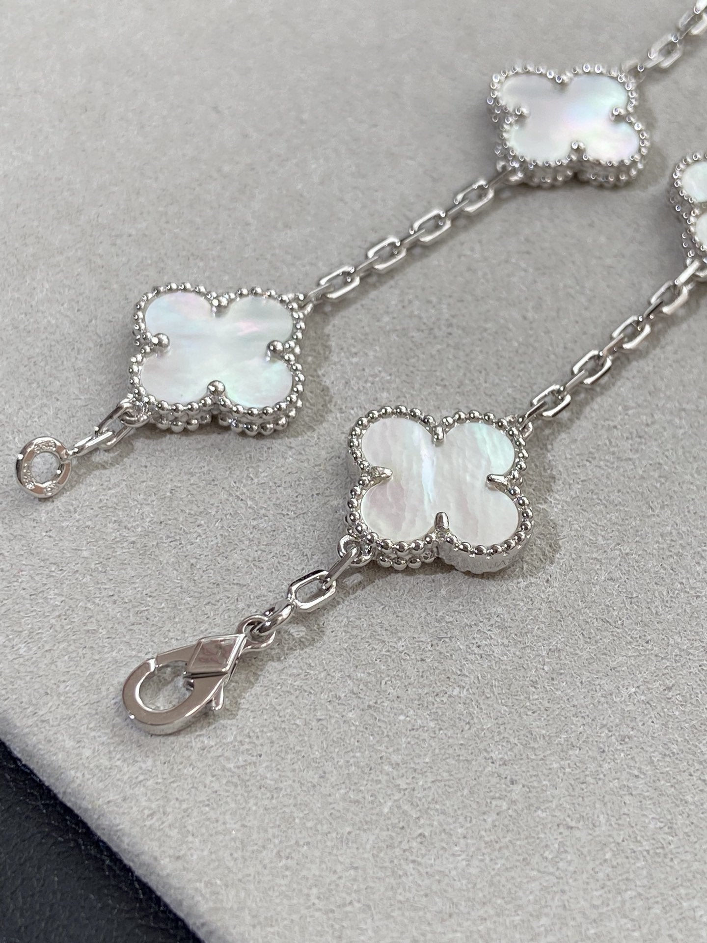 [Glimmer]CLOVER WHITE PEARL MOP 5 MOTIF BRACELET COLLECTION
