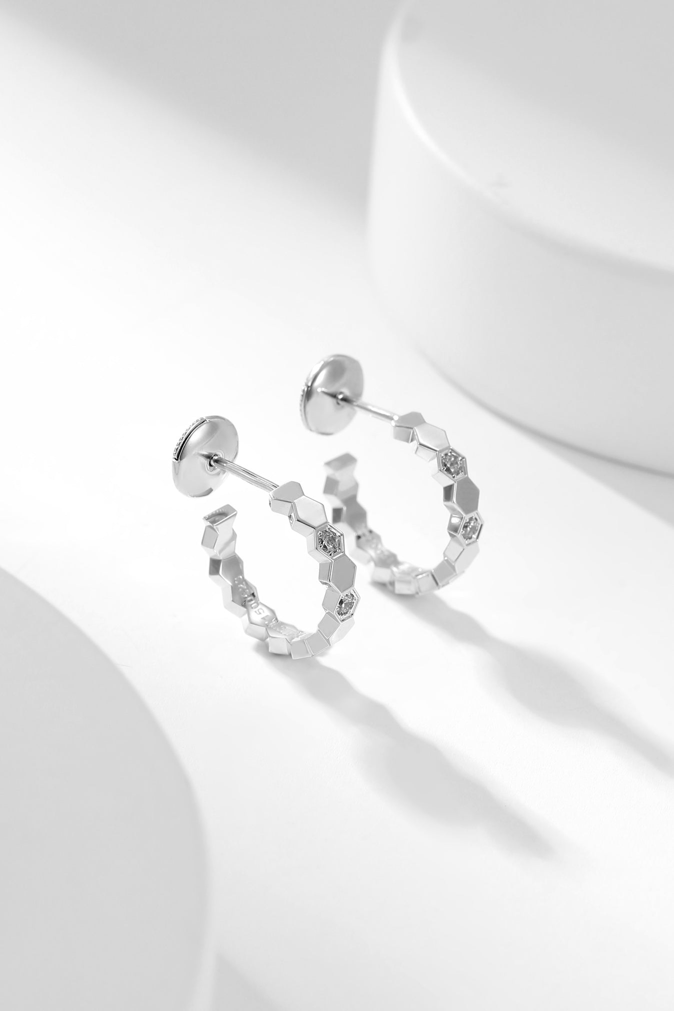[Glimmer]BEE LOVE DIAMOND HOOP EARRINGS