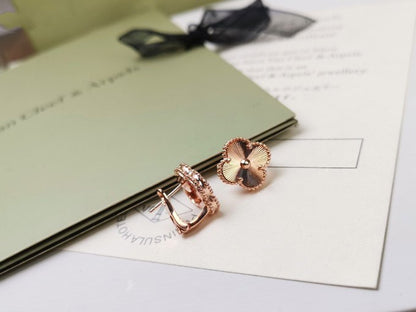 [Glimmer]CLOVER MEDIUM STUD EARRINGS