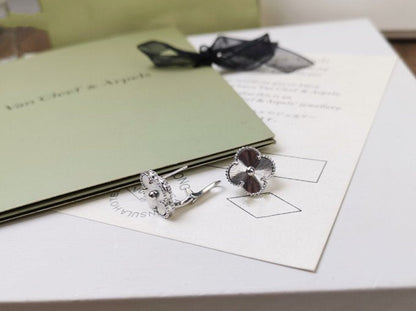 [Glimmer]CLOVER MEDIUM STUD EARRINGS