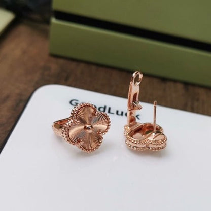 [Glimmer]CLOVER MEDIUM STUD EARRINGS