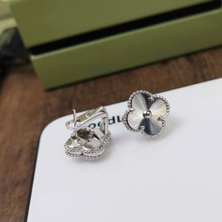 [Glimmer]CLOVER MEDIUM STUD EARRINGS