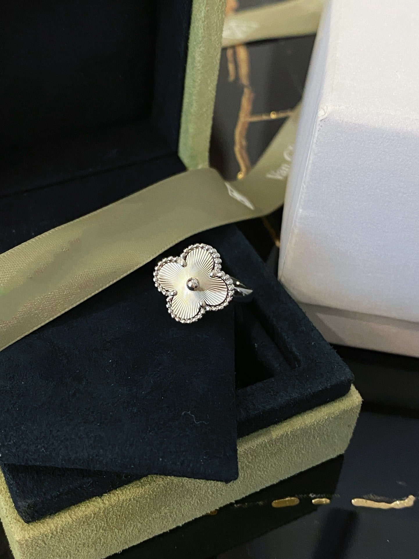 [Glimmer]CLOVER SILVER RING