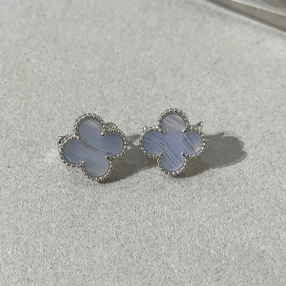 [Glimmer]CLOVER CHALCEDONY SILVER STUD EARRINGS