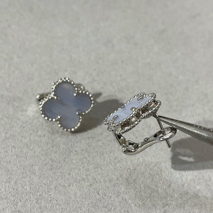[Glimmer]CLOVER CHALCEDONY SILVER STUD EARRINGS