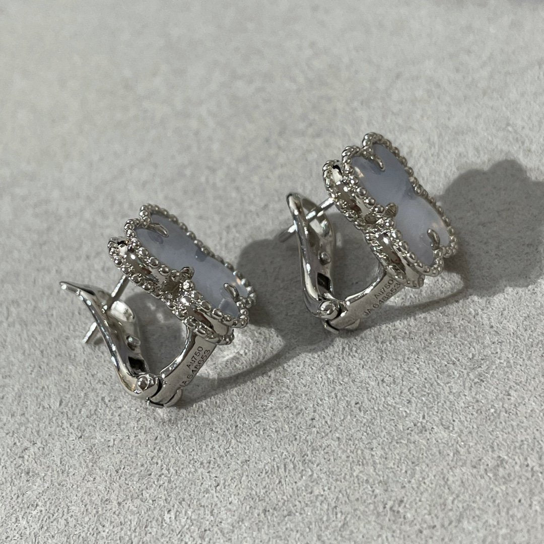 [Glimmer]CLOVER CHALCEDONY SILVER STUD EARRINGS