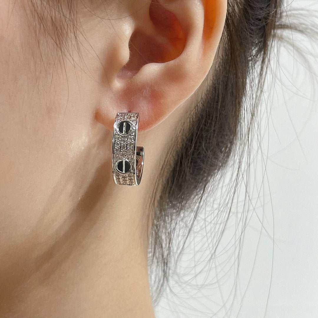 [Glimmer]LOVE CERAMIC DIAMOND PAVED SILVER EARRINGS