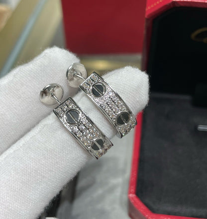 [Glimmer]LOVE CERAMIC DIAMOND PAVED SILVER EARRINGS