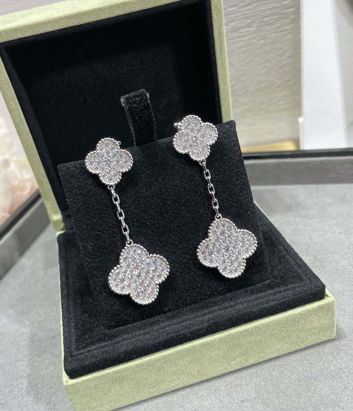 [Glimmer]CLOVER 2 MOTIFS DIAMOND PAVED SILVER EARRINGS