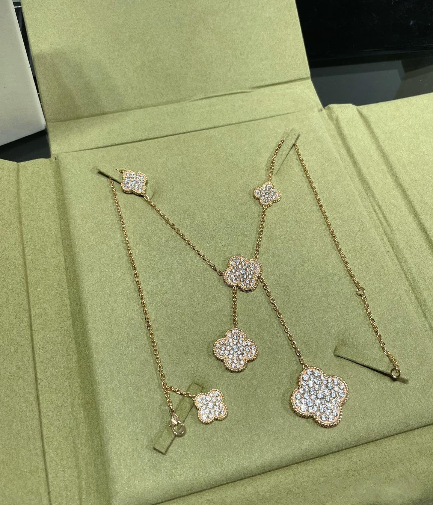 [Glimmer]CLOVER 6 MOTIF DIAMOND PAVED NECKLACE