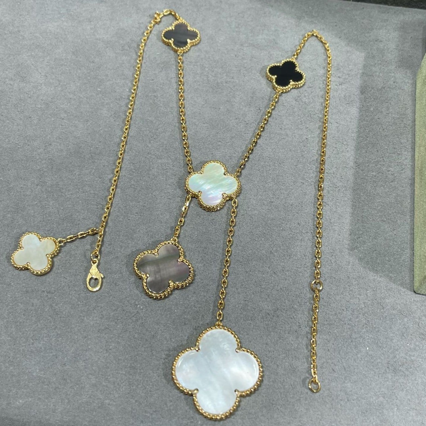 [Glimmer]CLOVER 6 MOTIF MOP ONYX GOLD NECKLACE
