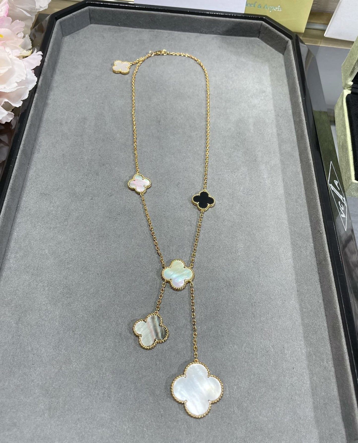 [Glimmer]CLOVER 6 MOTIF MOP ONYX GOLD NECKLACE