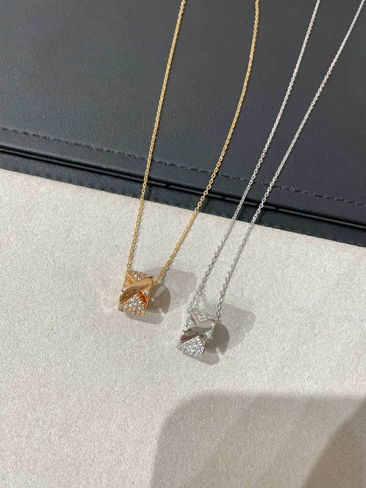 [Glimmer]LIENS EVIDENCE DIAMOND PAVED NECKLACE