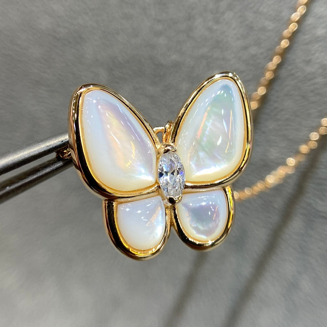 [Glimmer]BUTTERFLY MOP DIAMOND NECKLACE
