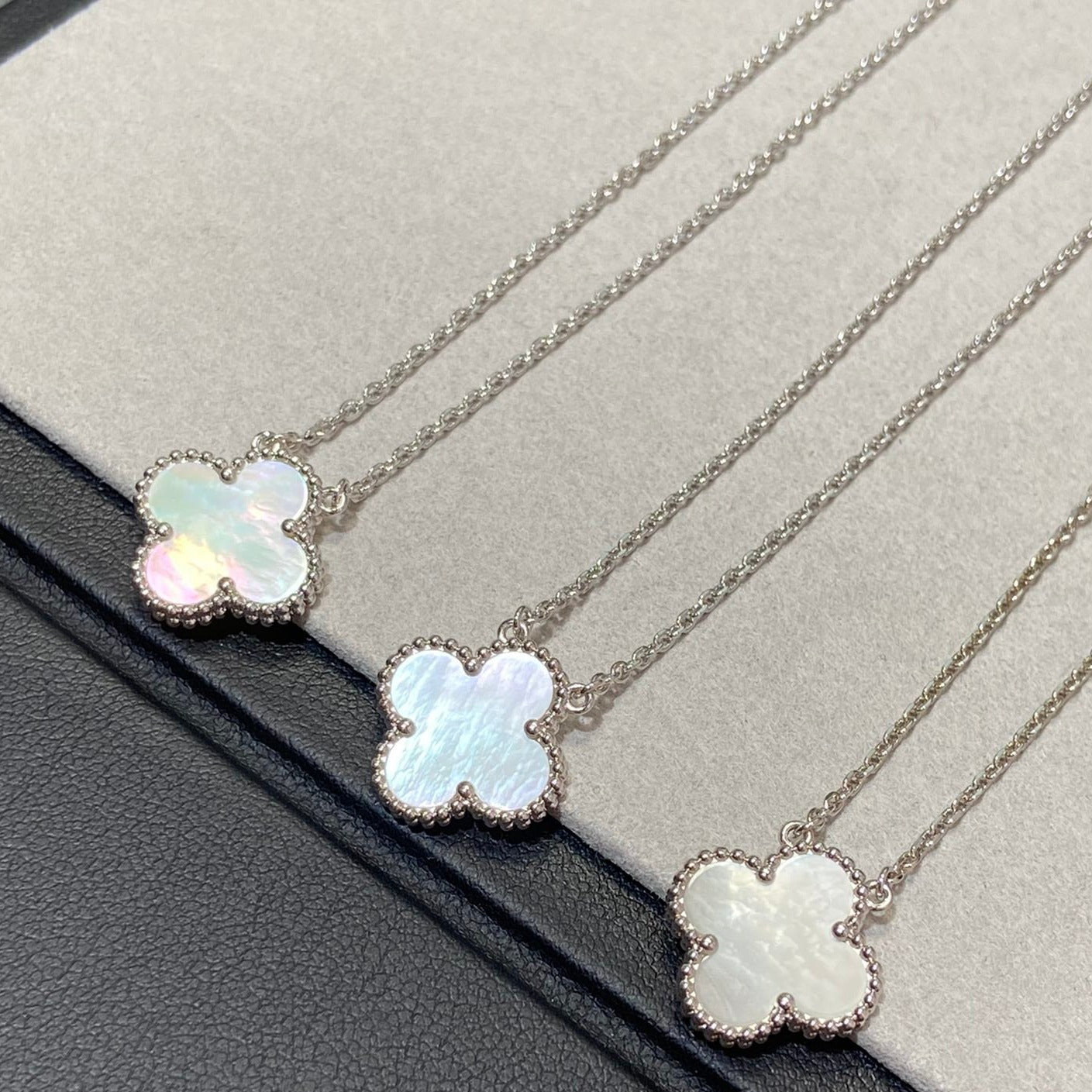[Glimmer]CLOVER MEDIUM SILVER WHITE MOP NECKLACE