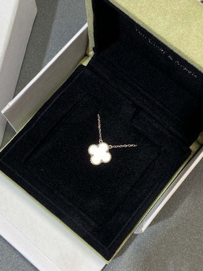 [Glimmer]CLOVER MEDIUM SILVER WHITE MOP NECKLACE