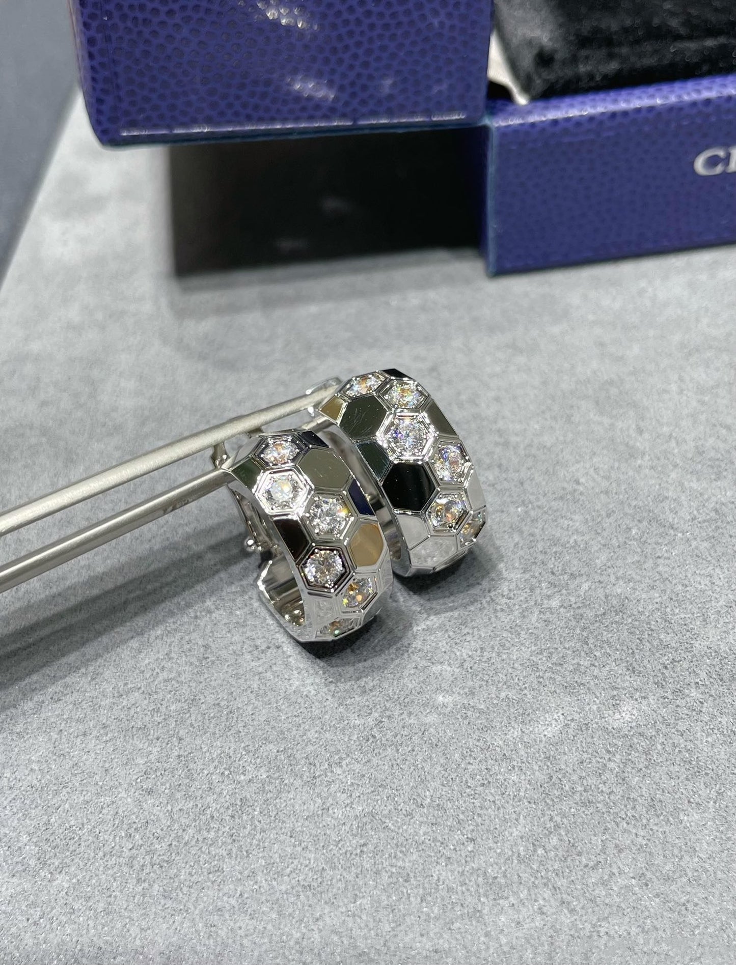 [Glimmer]BEE LOVE DIAMOND HOOP EARRINGS