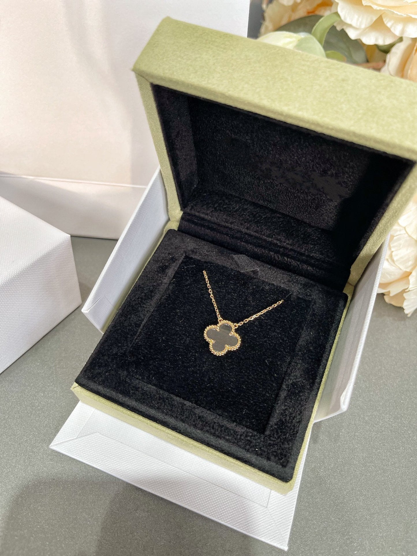 [Glimmer]CLOVER ROCK CRYSTAL Glimmer GOLD NECKLACE