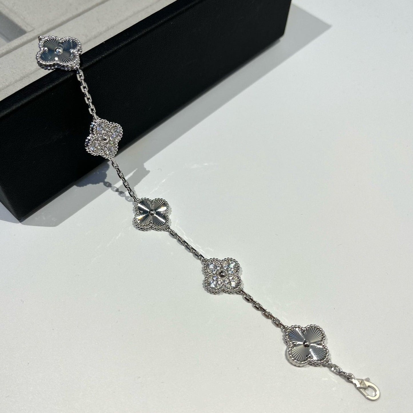 [Glimmer] CLOVER 5 MOTIF LASER BRACELET COLLECTION