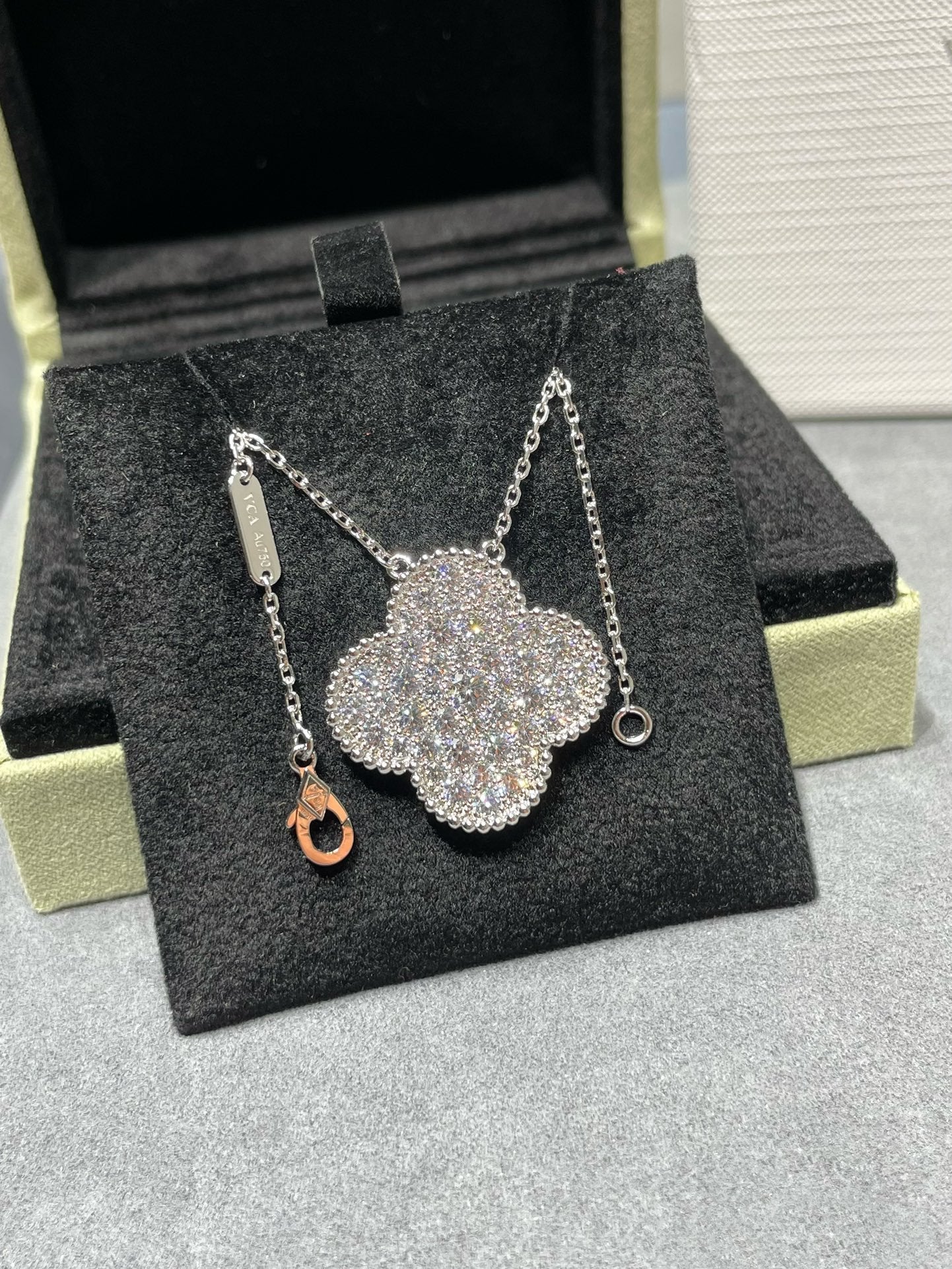 [Glimmer]CLOVER 25MM LARGE PENDANT DIAMOND PAVED SILVER NECKLACE