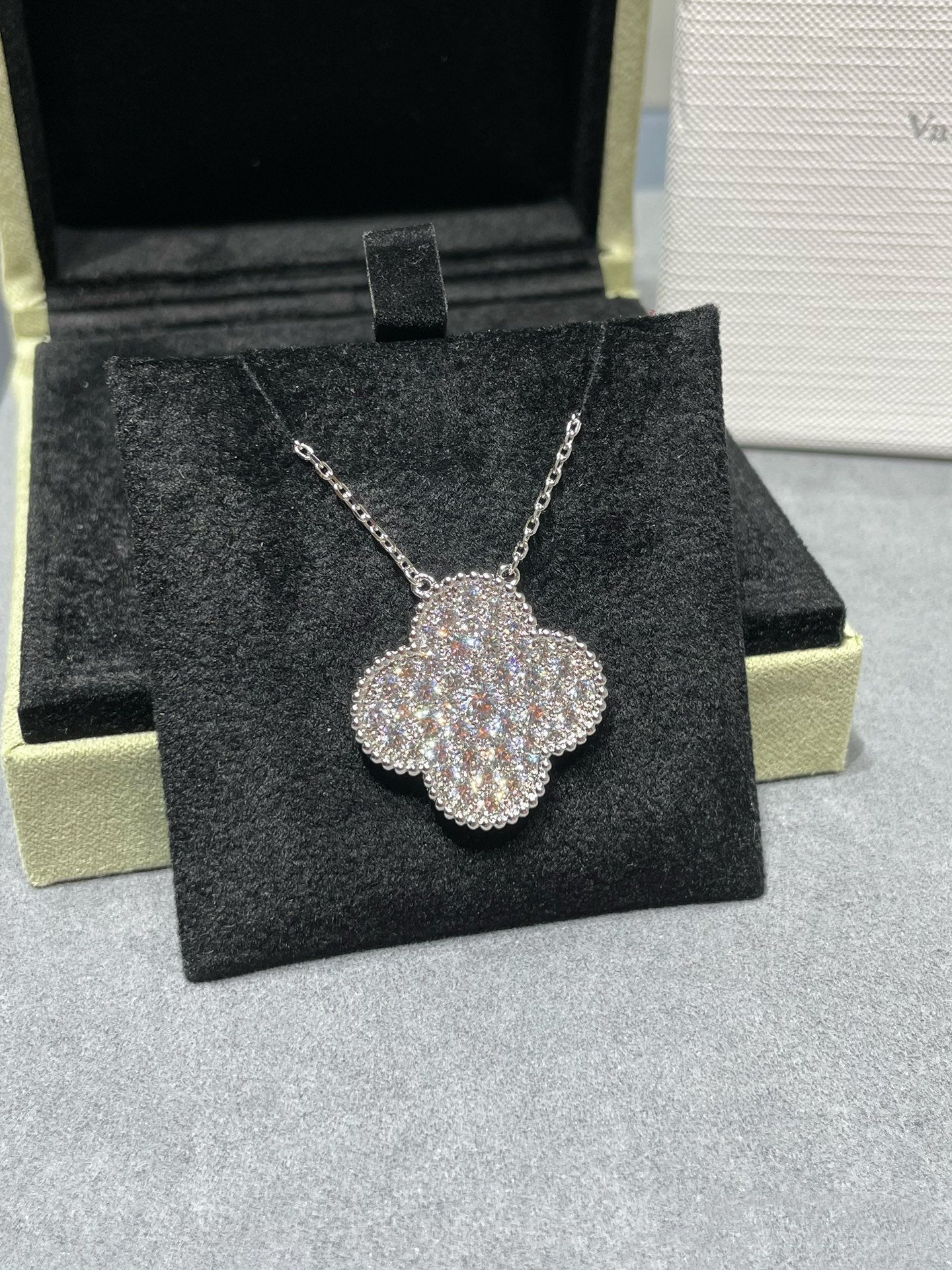 [Glimmer]CLOVER 25MM LARGE PENDANT DIAMOND PAVED SILVER NECKLACE